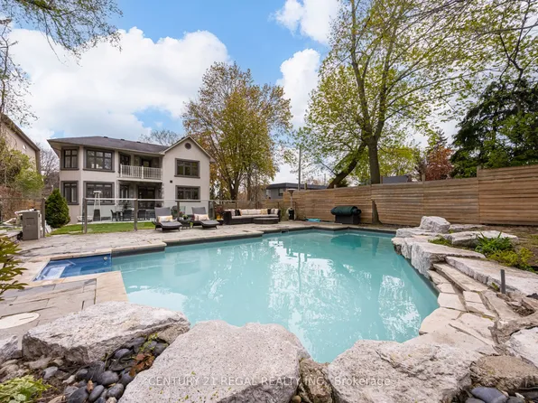 38 Mattice Rd, Toronto, ON M9A 1E6