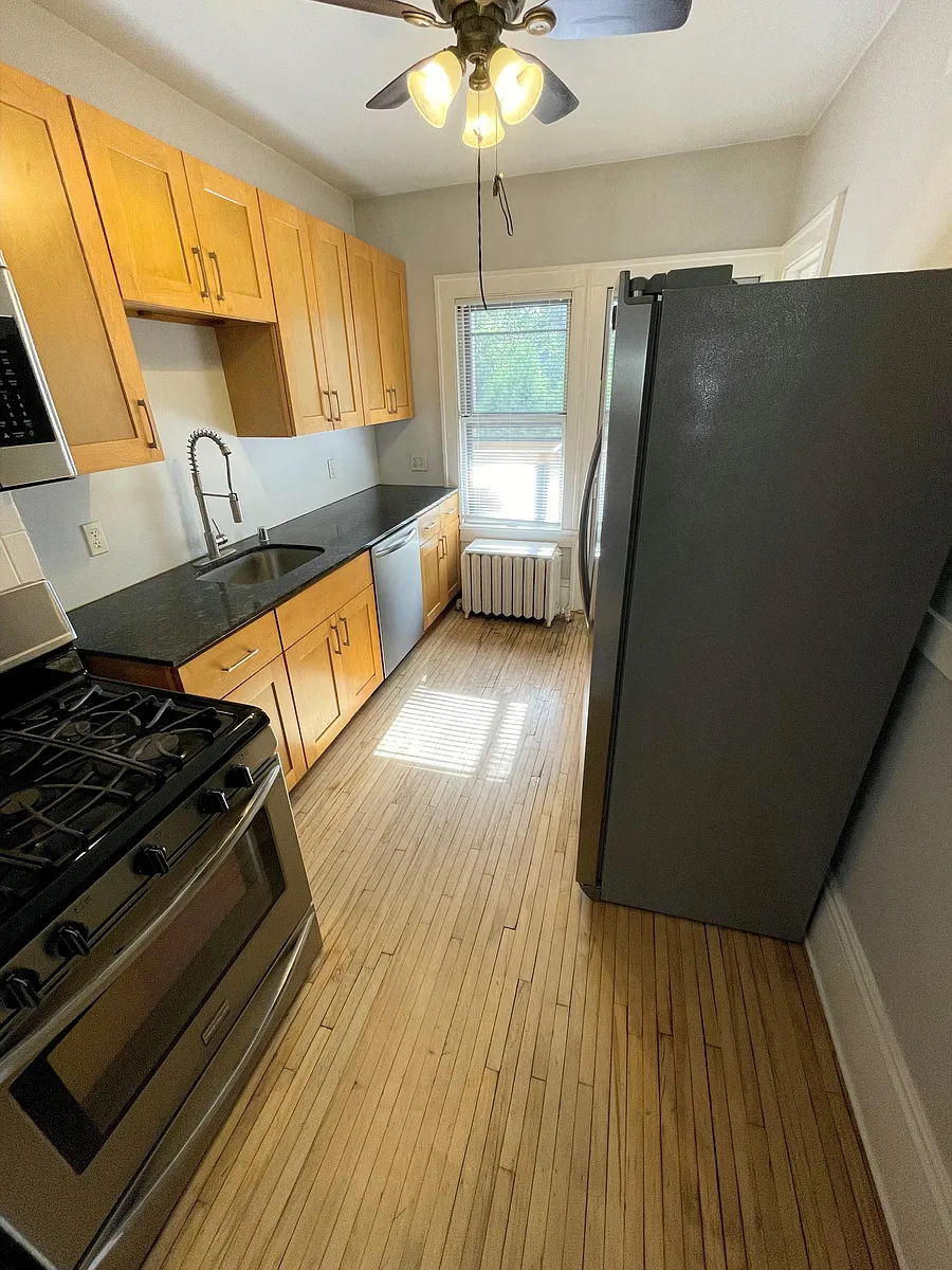 Building Photo - 3852 Grand Ave S #3