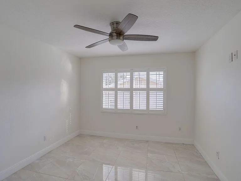 633 Spring Oaks Blvd — Photo 17