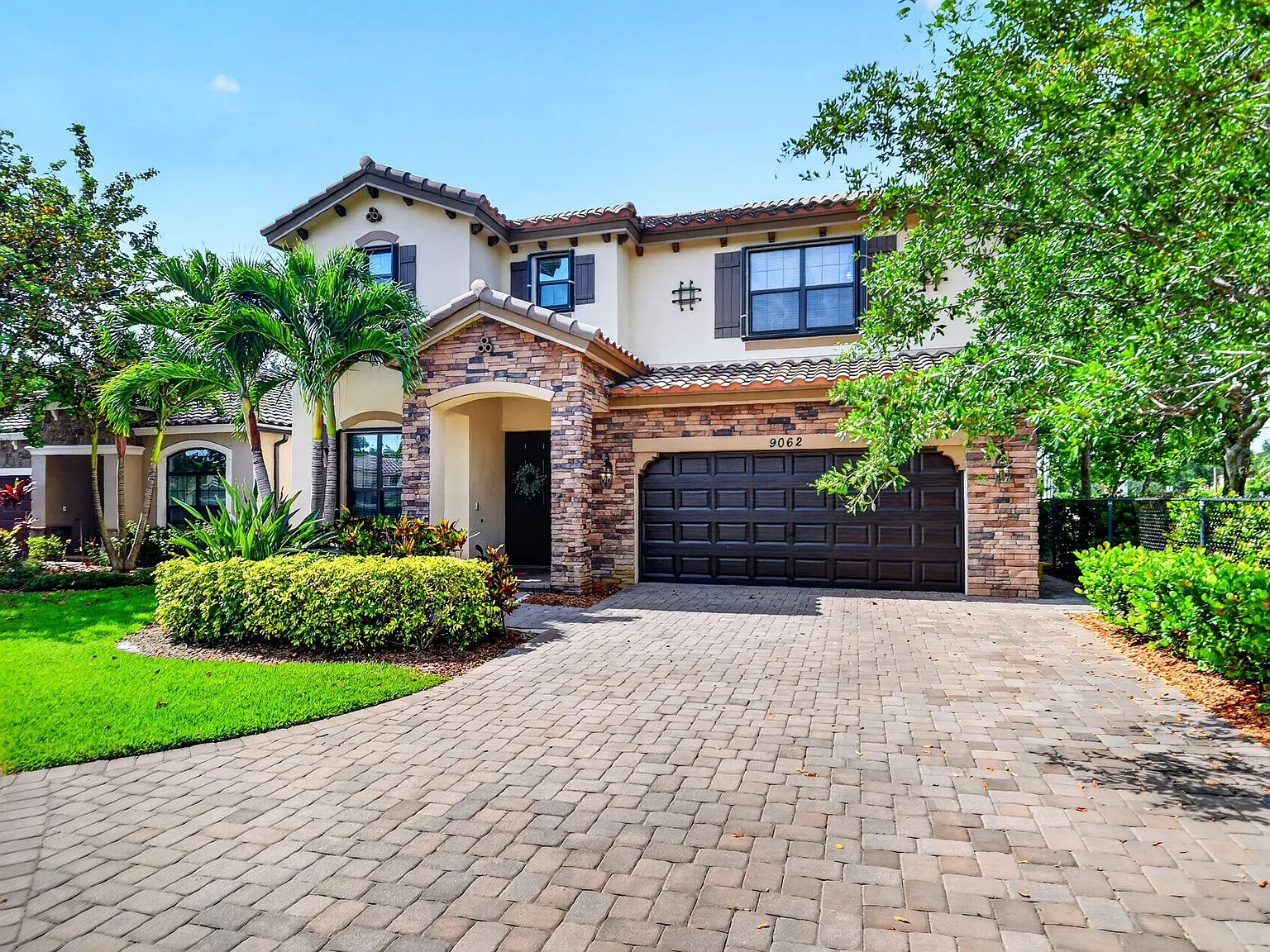 4 bed, 3.5 bath, 3166 sqft, $4,950 — Photo 3