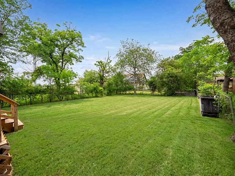 1122 N Pine St — Photo 29