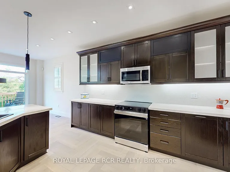 75 Dr George Burrows Pkwy E — Photo 10