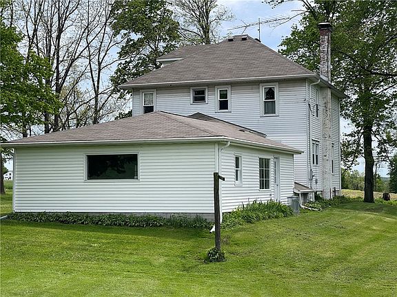 4th image of 1055 E Lake Rd