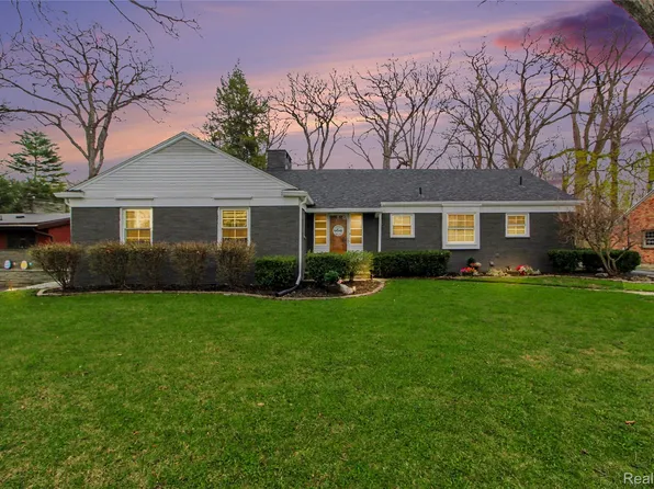 330 Cole Rd, Monroe, MI 48162