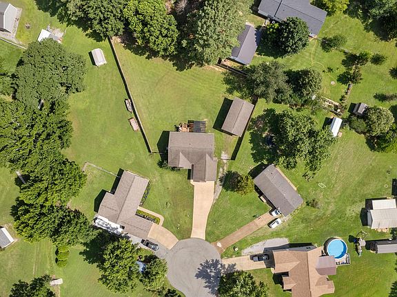 3rd image of 11 Royal Cir