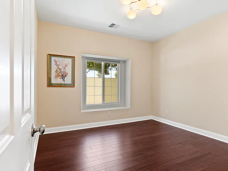 Savannah Pl — Photo 23