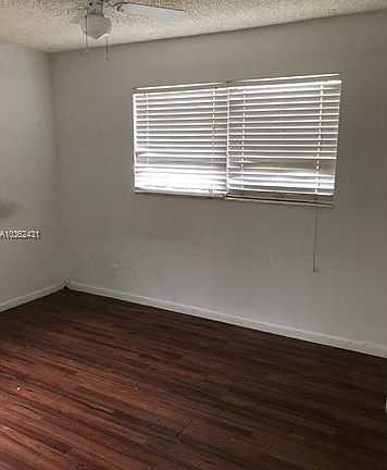 4th image of 271 NE 22nd St