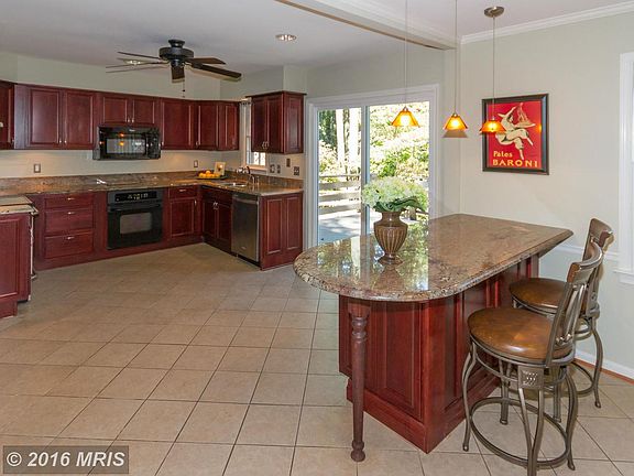 5th image of 1049 Bayberry Dr