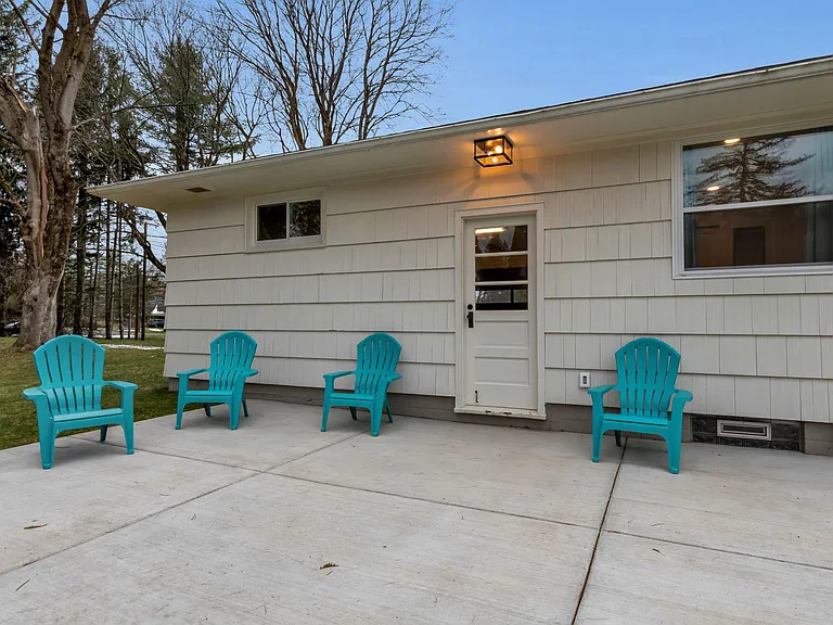1484 Billington Rd — Photo 36