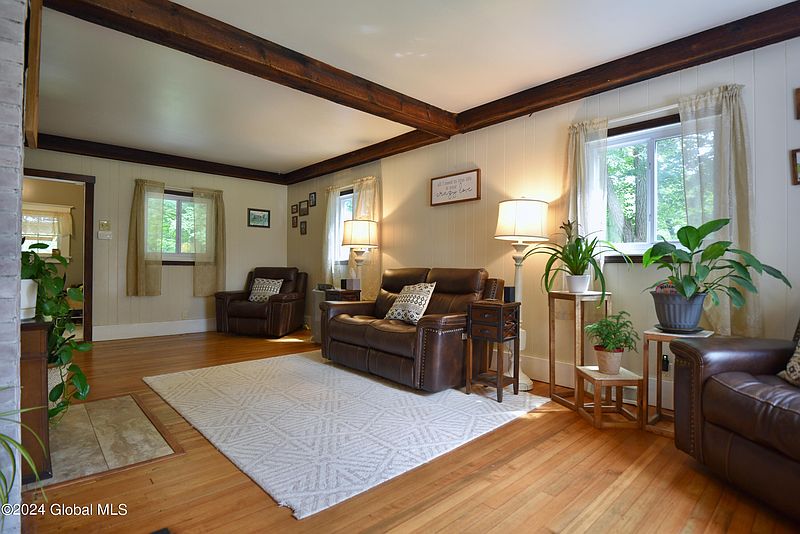 3rd image of 449 Maple Avenue