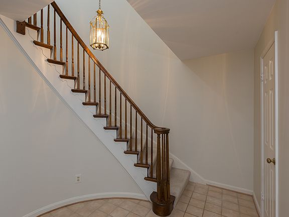 3rd image of 15336 Manor Village Ln