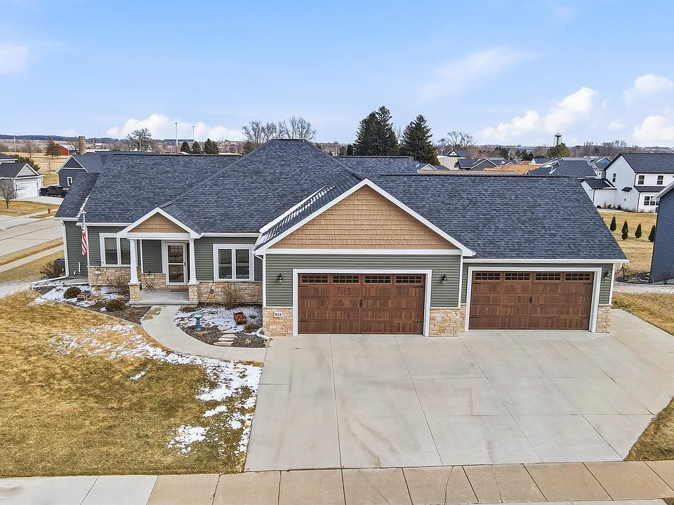1st image of 834 Evergreen Dr