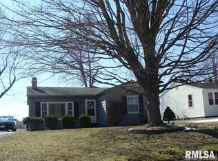 1004 W Rutledge St, Pawnee, IL 62558