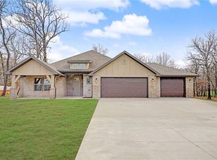 9300 S Pleasant Valley Rd, Gentry, AR 72734