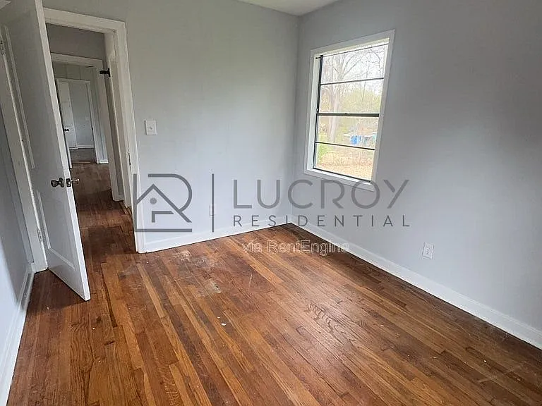 320 Lawrence Rd — Photo 12
