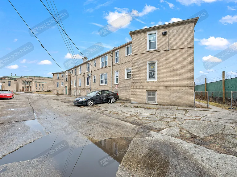 1000 Merton Rd #1 — Photo 2