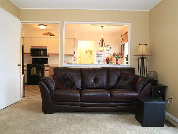 5th image of 328 W Fairhills Dr