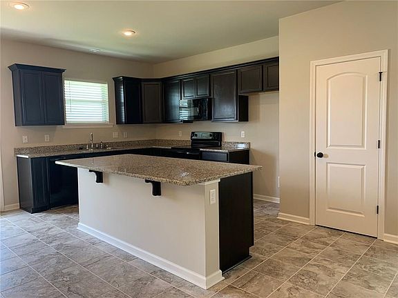 3rd image of 125 Orchard Ln