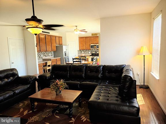 5th image of 1905 Meadow Lark Dr