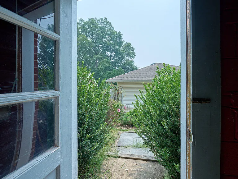 2924 Gracefield Rd — Photo 44
