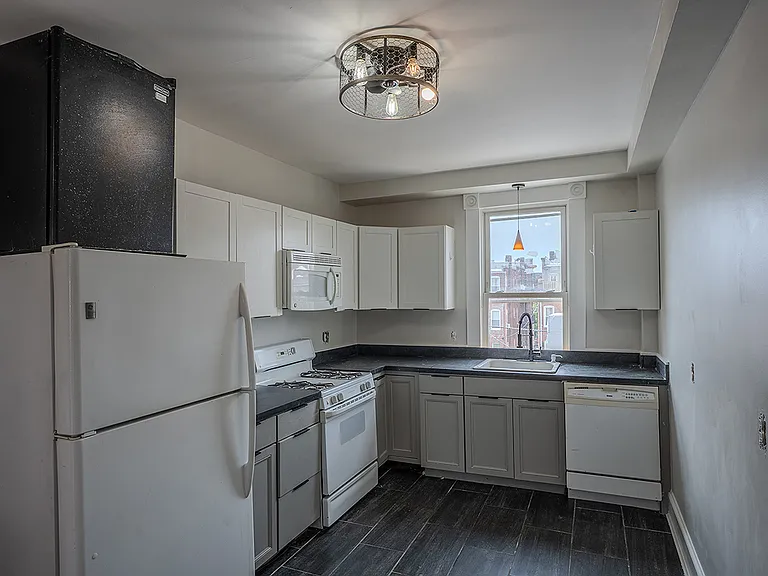 2222 Linden Ave — Photo 42