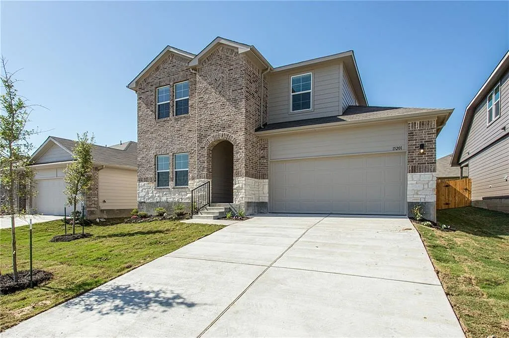 4 bed, 3.0 bath, 2357 sqft, $2,095 — Photo 1