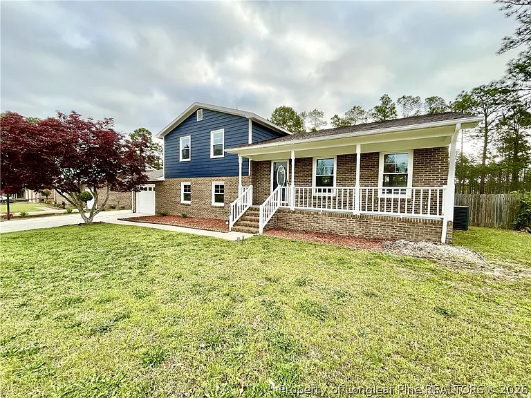 623 Daharan Dr — Photo 2