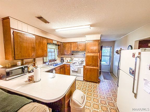 5th image of 132 Butler St
