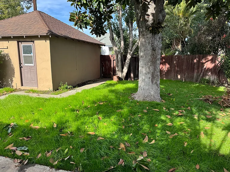 10603 Camarillo St — Photo 27