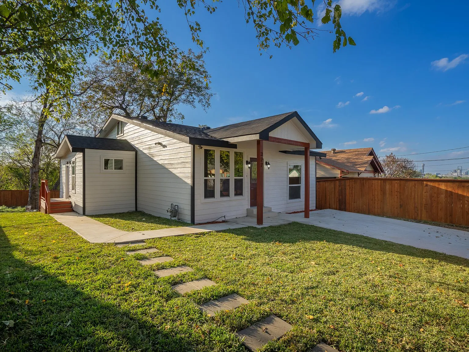 4 bed, 2.5 bath, 1400 sqft, $2,600 — Photo 3