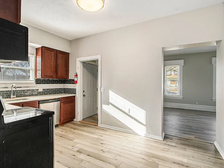 1703 S Park St — Photo 18