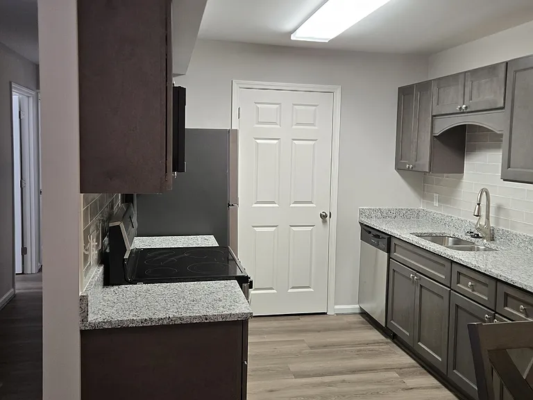 3703 Southborough Rd — Photo 2