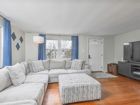 3rd image of 276 Thompsonville Rd