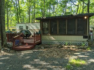 4032 Shoshone Ct, Shohola, PA 18458