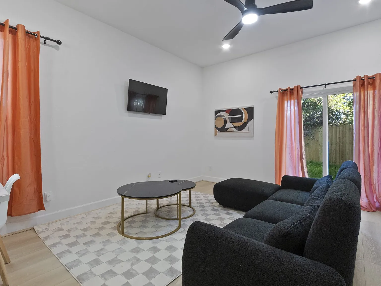 3 bed, 2.5 bath, $2,500 — Photo 2