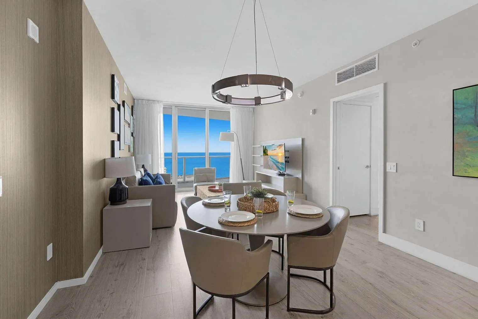 2 bed, 2.0 bath, 1097 sqft, $4,650 — Photo 2