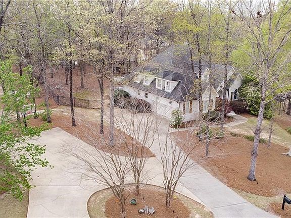 3rd image of 1540 Lakewood Pl