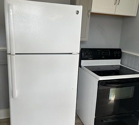 3rd image of 9325 Chelsea Ave #1