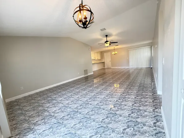 10 Warner Pl, Palm Coast, FL 32164