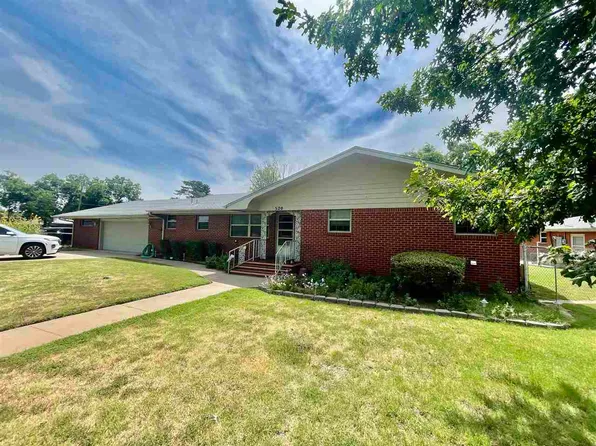 520 N 17th St, Frederick, OK 73542