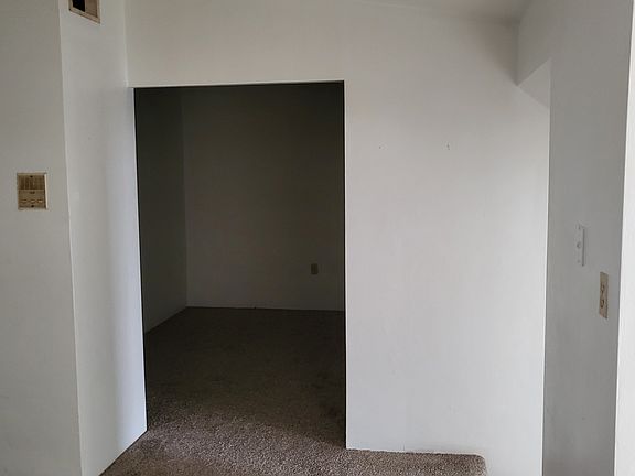 5th image of 900 Park Ave #32
