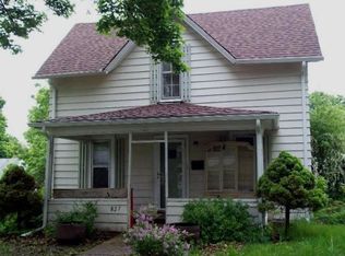 827 N 6th St, Rochelle, IL 61068