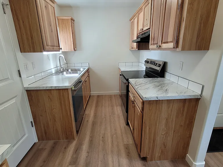 1927 W Yale Ct — Photo 8