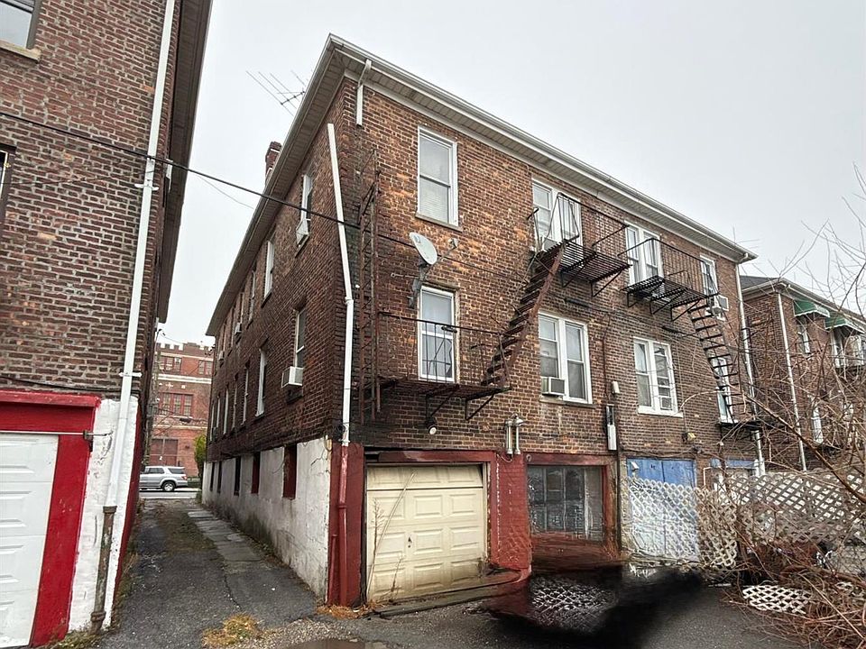 2nd image of 3583 Fish Avenue