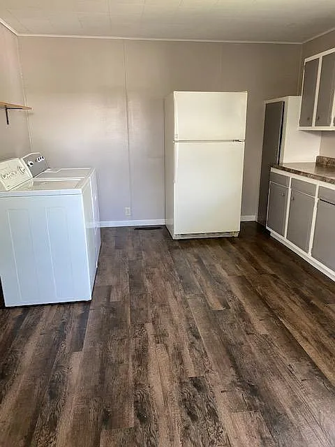 223 5th Avenue SW — Photo 3