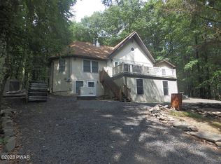 105 Roundhill Ct, Dingmans Ferry, PA 18328