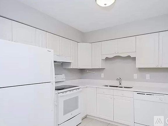 4th image of 2028 Sandrala St #2