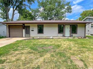 1405 Sheridan Rd, Pekin, IL 61554