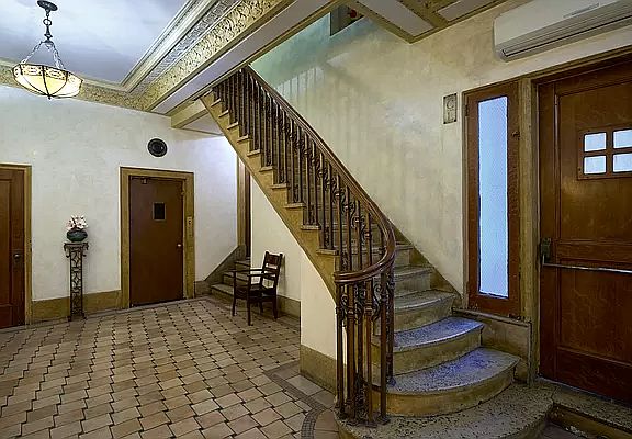 5th image of 200 W 54th St APT 2M