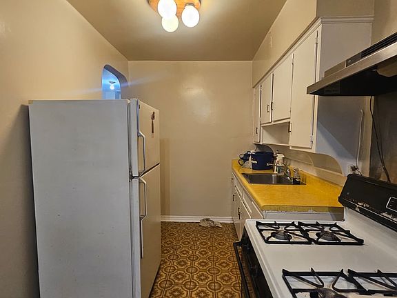 2nd image of 22-28 47th St #2A